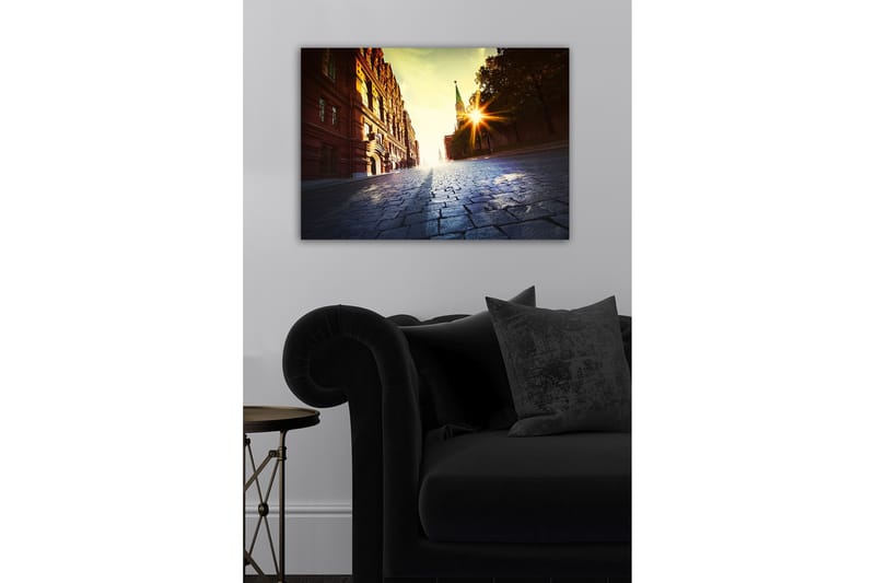 Lærredsbillede - Gademiljø med historisk arkitektur og solnedgangsstråler - Rød / Gul / Blå - Boligtilbehør - Billeder & kunst - Billeder på lærred