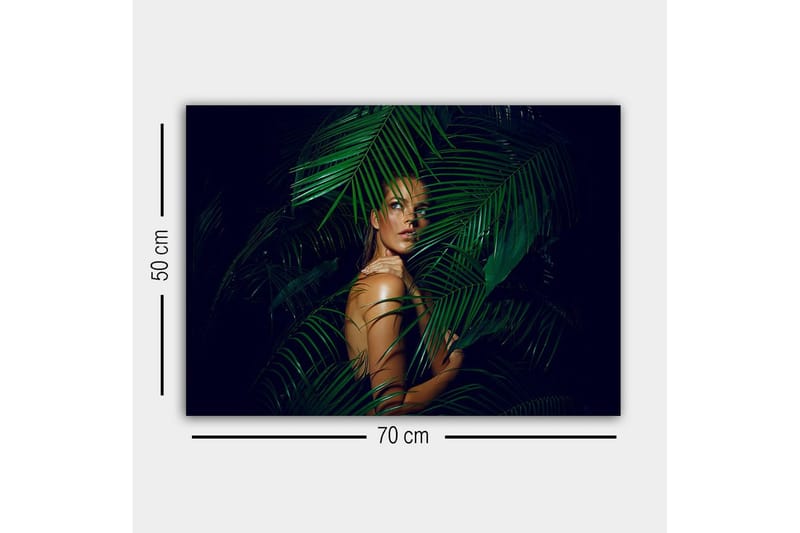 Lærredsbillede - Kvinde delvist skjult bag grønne palmeblade - Mørkegrøn / Hudtone / Sort - Boligtilbehør - Billeder & kunst - Billeder på lærred