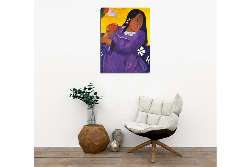 Lærredsbillede - Kvinde i lilla kjole med en frugt - Lilla / Gul / Hvid - Boligtilbehør - Billeder & kunst - Billeder på lærred