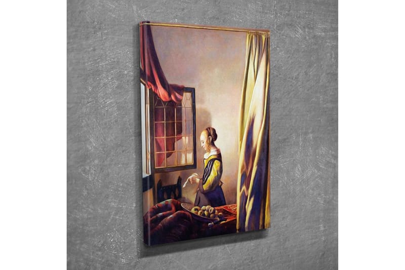 Lærredsbillede - Kvinde ved vinduet i et indbydende rum - Gul / Rødbrun / Beige - Boligtilbehør - Billeder & kunst - Billeder på lærred