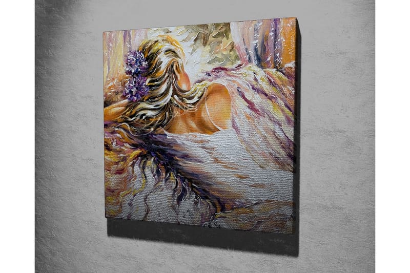 Lærredsbillede - Kvindefigur med blomster i håret hviler i bløde omgivelser - Lilla / Beige / Hvid - Boligtilbehør - Billeder & kunst - Billeder på lærred