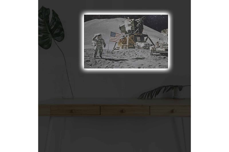 Lærredsbillede med LED-belysning - Astronaut på måneoverfladen med månelander og amerikansk flag - Grå / Sort / Guld - Boligtilbehør - Billeder & kunst - Billeder på lærred