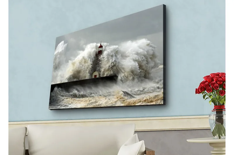 Lærredsbillede med LED-belysning - Bølger der slår mod et fyrtårn i stormvejr, Grå / Hvid / Brun