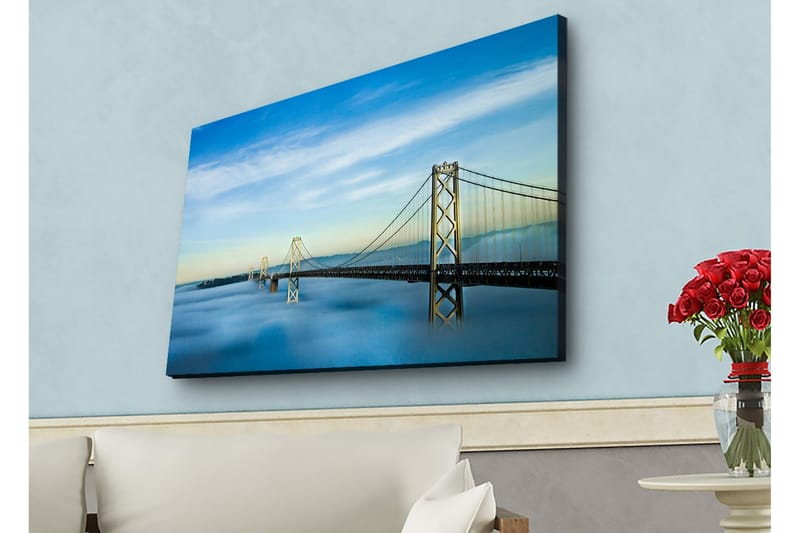 Lærredsbillede med LED-belysning - Bro over tåget vandoverflade med en klar himmel - Blå / Grå / Hvid - Boligtilbehør - Billeder & kunst - Billeder på lærred