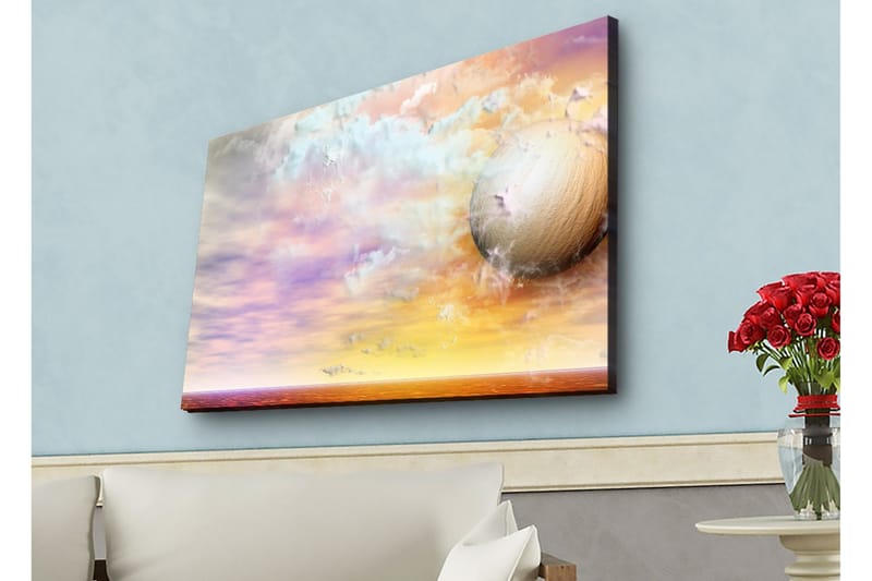 Lærredsbillede med LED-belysning - Drømmeagtigt landskab med en stor planet og farverige skyer, Lilla / Orange / Beige
