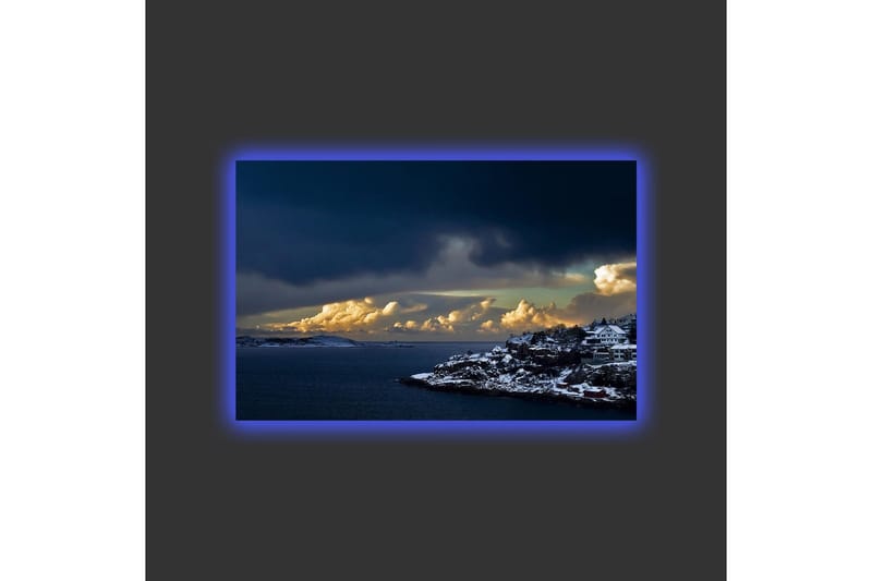 Lærredsbillede med LED-belysning - Dramatisk kystlandskab med snedækkede klipper og mørke skyer - Mørkeblå / Hvid / Grå - Boligtilbehør - Billeder & kunst - Billeder på lærred