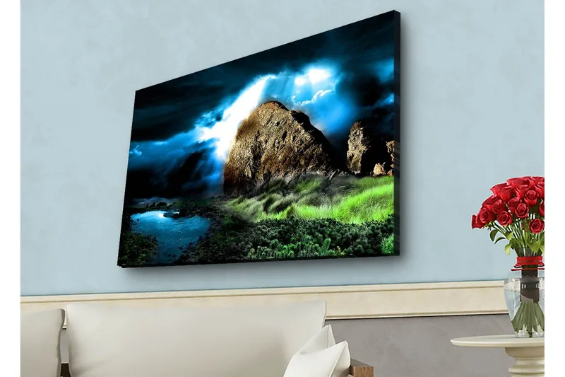 Lærredsbillede med LED-belysning - Dramatisk landskab med klipper og stormfulde skyer - Mørkeblå / Grøn / Sort - Boligtilbehør - Billeder & kunst - Billeder på lærred