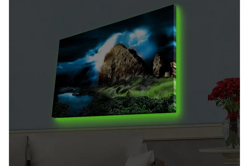 Lærredsbillede med LED-belysning - Dramatisk landskab med klipper og stormfulde skyer, Mørkeblå / Grøn / Sort