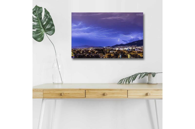 Lærredsbillede med LED-belysning - Dramatisk tordenvejr over en bys skyline, Mørkeblå / Lilla / Hvid