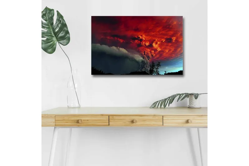 Lærredsbillede med LED-belysning - Dramatisk vulkanudbrud med intense farver på himlen, Rød / Sort / Blå