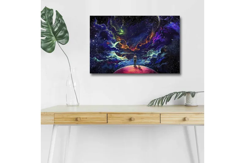 Lærredsbillede med LED-belysning - Fantastisk rumscene med en mand og en hund på en planet, Lilla / Blå / Lyserød