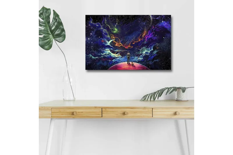 Lærredsbillede med LED-belysning - Fantastisk rumscene med en mand og en hund på en planet, Lilla / Blå / Lyserød