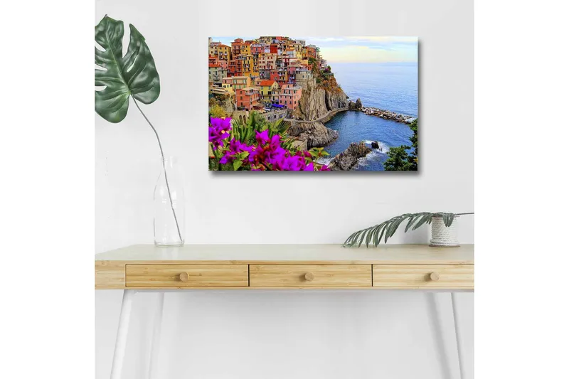Lærredsbillede med LED-belysning - Farverig kystlandsby med farverige huse og havudsigt, Lilla / Orange / Blå