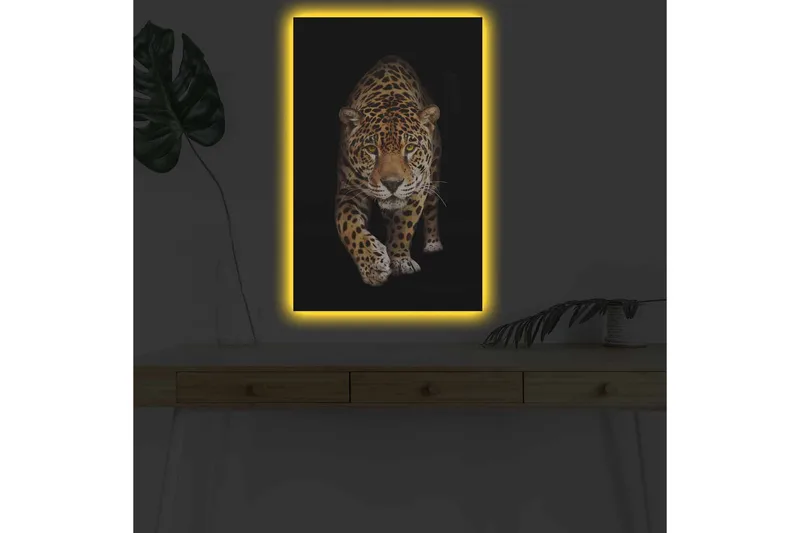 Lærredsbillede med LED-belysning - Jagende jaguar i fokus - Guld / Sort / Hvid - Boligtilbehør - Billeder & kunst - Billeder på lærred