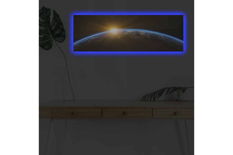 Lærredsbillede med LED-belysning - Jorden set fra rummet med en solopgang i horisonten, Blå / Orange / Sort