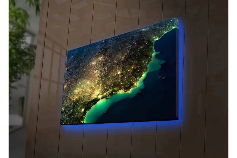 Lærredsbillede med LED-belysning - Natudsigt over en by med lys og hav - Mørkeblå / Grøn / Gul - Boligtilbehør - Billeder & kunst - Billeder på lærred