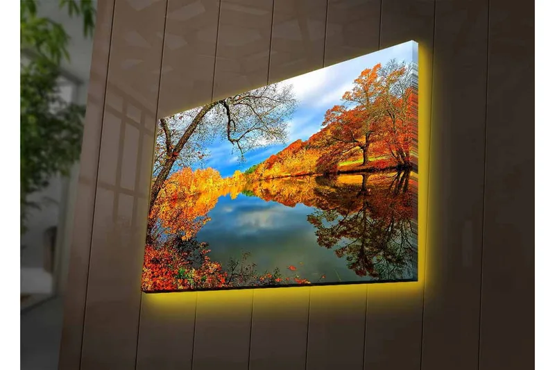 Lærredsbillede med LED-belysning - Smukt efterårslandskab med spejlblanke søer og farverige træer - Orange / Gul / Grøn - Boligtilbehør - Billeder & kunst - Billeder på lærred