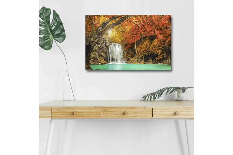 Lærredsbillede med LED-belysning - Smukt vandfald omgivet af efterårsfarvede træer, Orange / Grøn / Brun