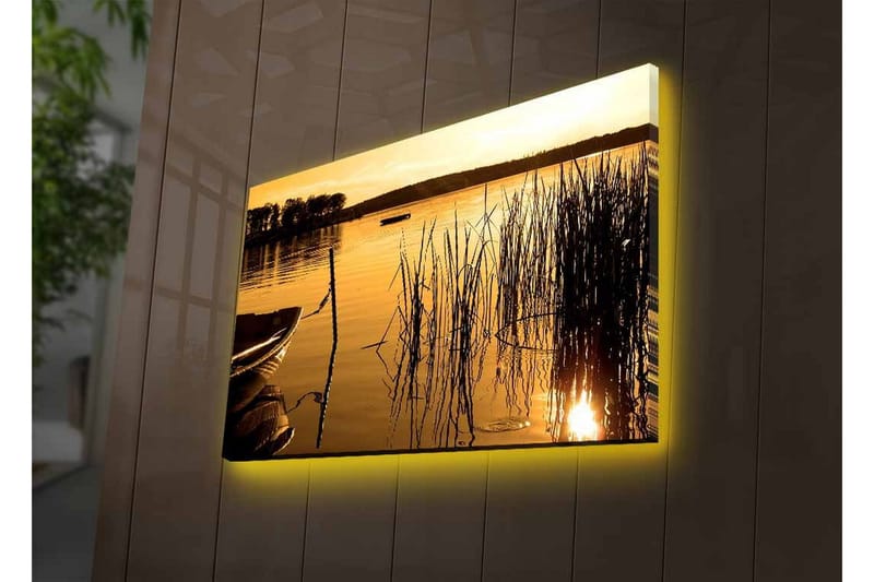 Lærredsbillede med LED-belysning - Solnedgang over roligt vand med siv og en båd i forgrunden - Guld / Brun / Sort - Boligtilbehør - Billeder & kunst - Billeder på lærred