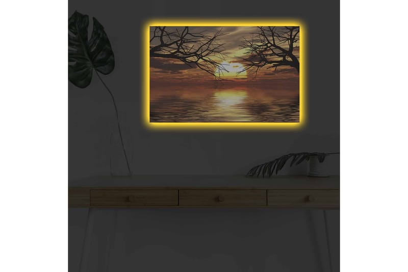 Lærredsbillede med LED-belysning - Solnedgang over spejlblanke vandflader med silhuetter af trægrene - Guld / Orange / Sort - Boligtilbehør - Billeder & kunst - Billeder på lærred