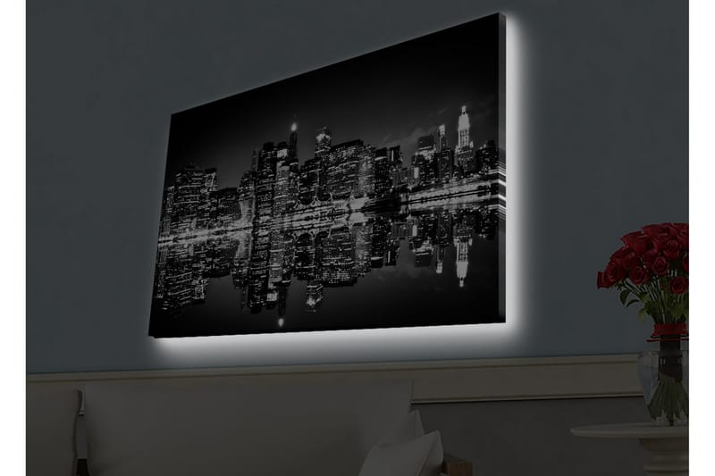 Lærredsbillede med LED-belysning - Sort-hvid bysilhuet med refleksioner i vandoverfladen - Sort / Hvid / Grå - Boligtilbehør - Billeder & kunst - Billeder på lærred
