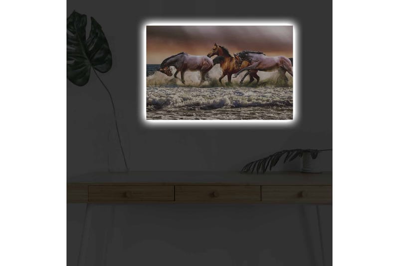 Lærredsbillede med LED-belysning - Sprudlende heste galoperer gennem bølgerne ved havet - Brun / Beige / Blå - Boligtilbehør - Billeder & kunst - Billeder på lærred