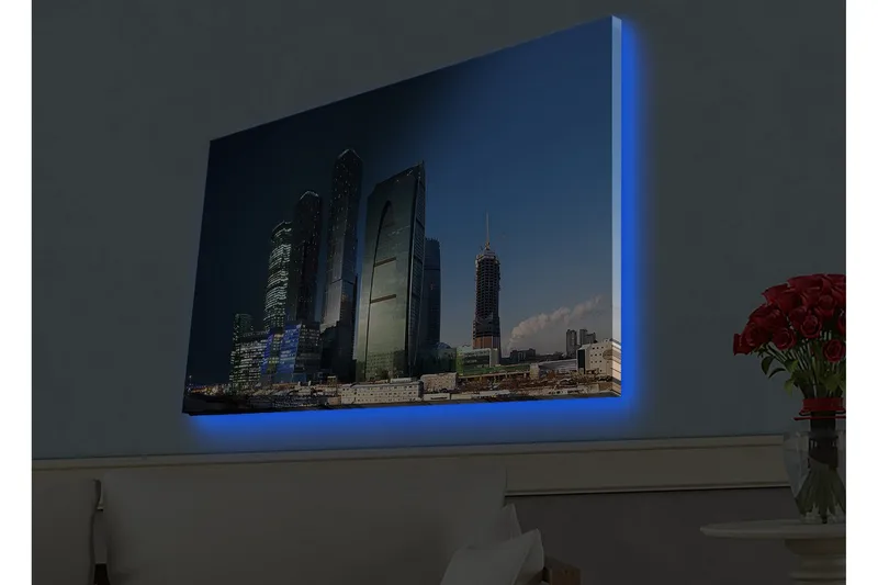 Lærredsbillede med LED-belysning - Storslået bybillede med moderne skyskrabere i aftenlys, Mørkeblå / Grøn / Sort
