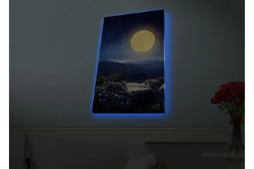 Lærredsbillede med LED-belysning - Storslået måne over et fjernt bjerglandskab med blomster i forgrunden - Mørkeblå / Gul / Lilla - Boligtilbehør - Billeder & kunst - Billeder på lærred