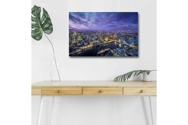 Lærredsbillede med LED-belysning - Storslået udsigt over en by i skumringen med floder og broer, Mørkeblå / Lilla / Gylden