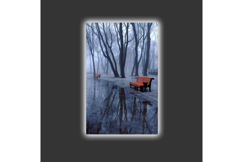 Lærredsbillede med LED-belysning - Tåge over en park med bænke og refleksioner i vandpytter - Mørkeblå / Grå / Orange - Boligtilbehør - Billeder & kunst - Billeder på lærred