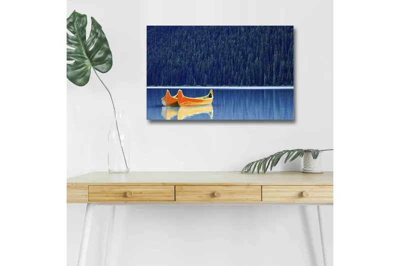 Lærredsbillede med LED-belysning - To kanoer i en spejlblank sø omgivet af tæt skov, Blå / Orange