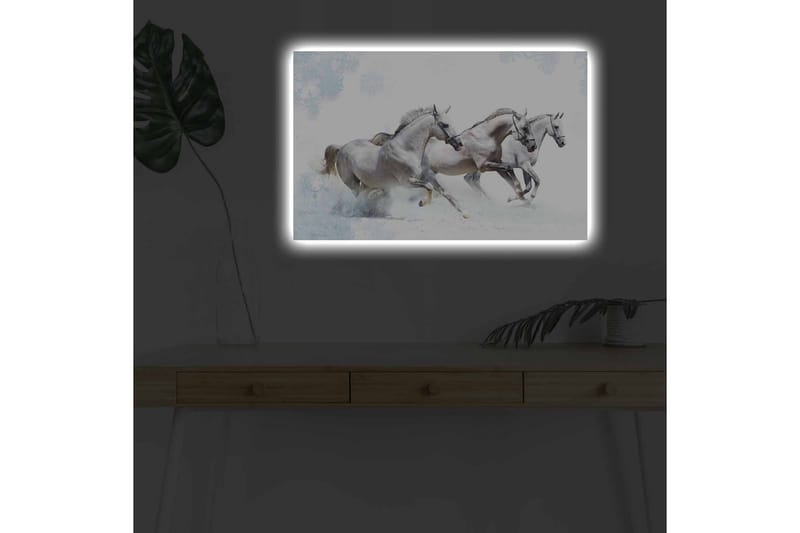 Lærredsbillede med LED-belysning - Tre hvide heste galoperer gennem et snedækket landskab - Hvid / Lysegrå / Blå - Boligtilbehør - Billeder & kunst - Billeder på lærred
