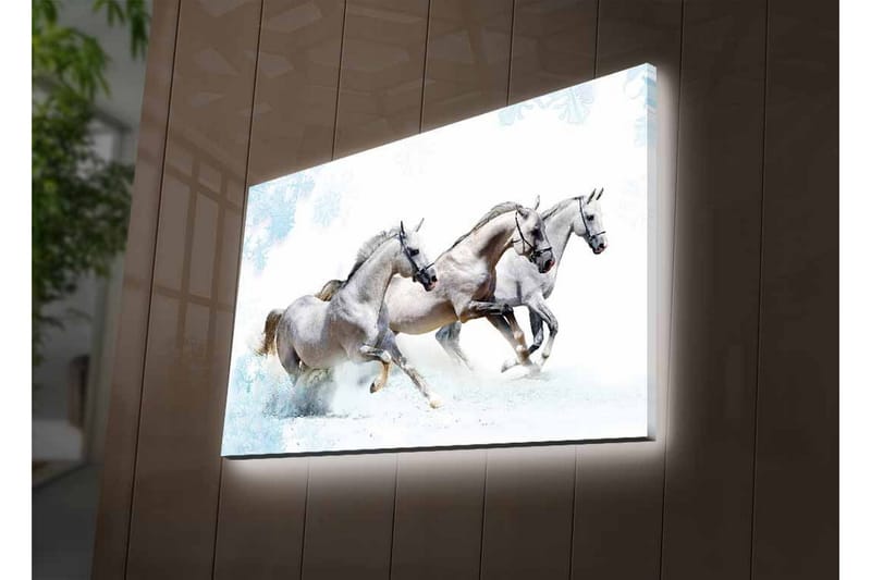 Lærredsbillede med LED-belysning - Tre hvide heste galoperer gennem et snedækket landskab - Hvid / Lysegrå / Blå - Boligtilbehør - Billeder & kunst - Billeder på lærred