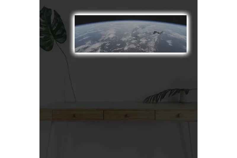 Lærredsbillede med LED-belysning - Udsigt over Jorden fra rummet med den internationale rumstation i fokus, Blå / Hvid / Sort