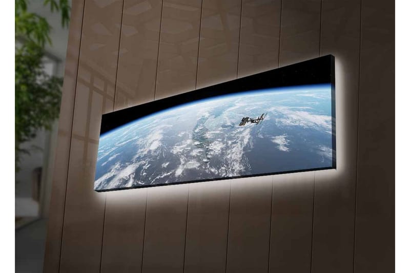 Lærredsbillede med LED-belysning - Udsigt over Jorden fra rummet med den internationale rumstation i fokus - Blå / Hvid / Sort - Boligtilbehør - Billeder & kunst - Billeder på lærred