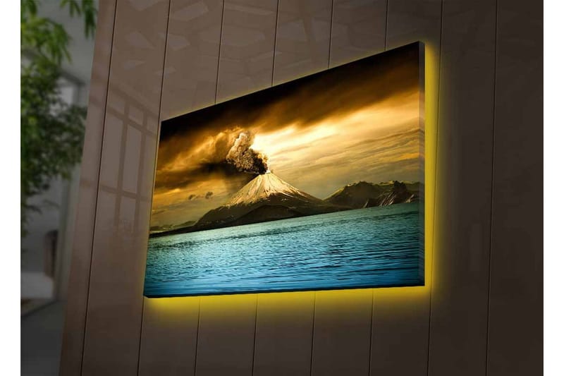Lærredsbillede med LED-belysning - Vulkan med udbrud og refleksion i vand - Guld / Blå / Grå - Boligtilbehør - Billeder & kunst - Billeder på lærred
