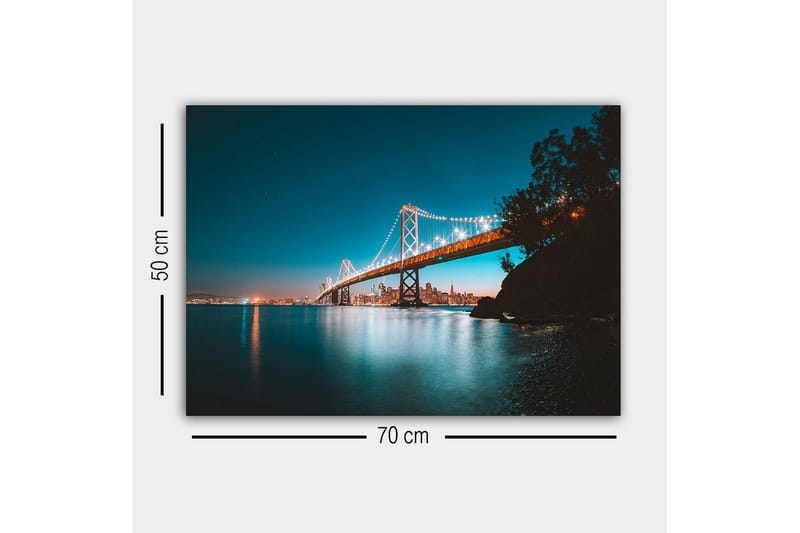 Lærredsbillede - Oplyst bro over en stille vandoverflade med byens skyline i baggrunden - Blå / Orange / Sort - Boligtilbehør - Billeder & kunst - Billeder på lærred
