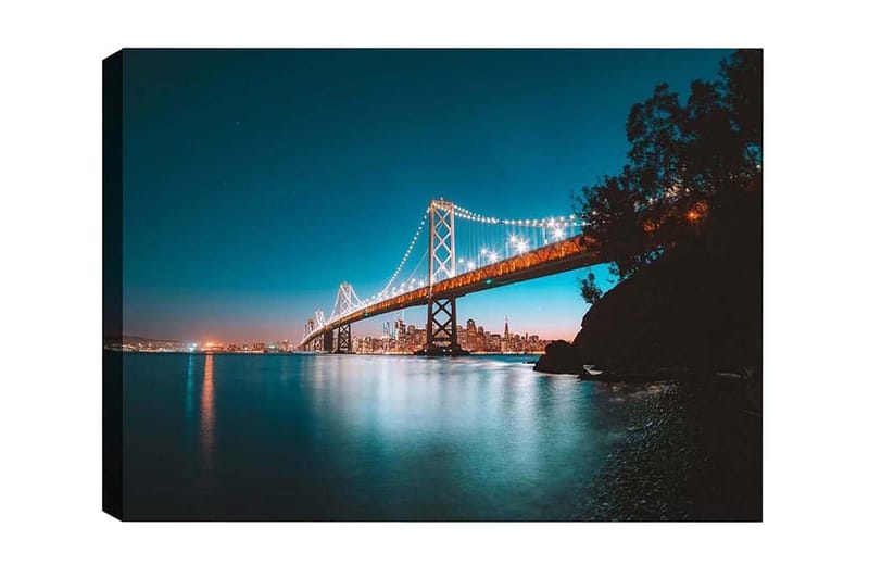 Lærredsbillede - Oplyst bro over en stille vandoverflade med byens skyline i baggrunden, Blå / Orange / Sort