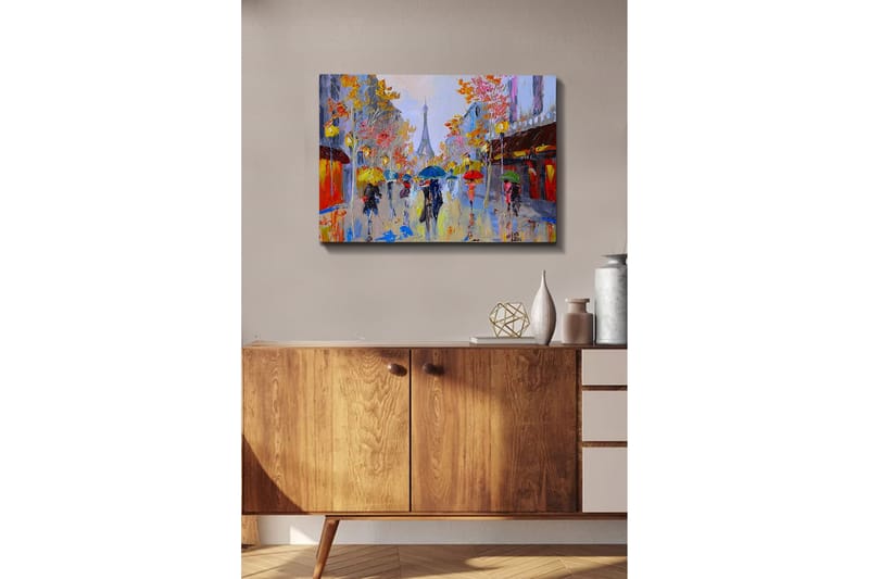 Lærredsbillede - Regnfuld gadescene med mennesker under paraplyer i et bymiljø - Gul / Rød / Blå - Boligtilbehør - Billeder & kunst - Billeder på lærred