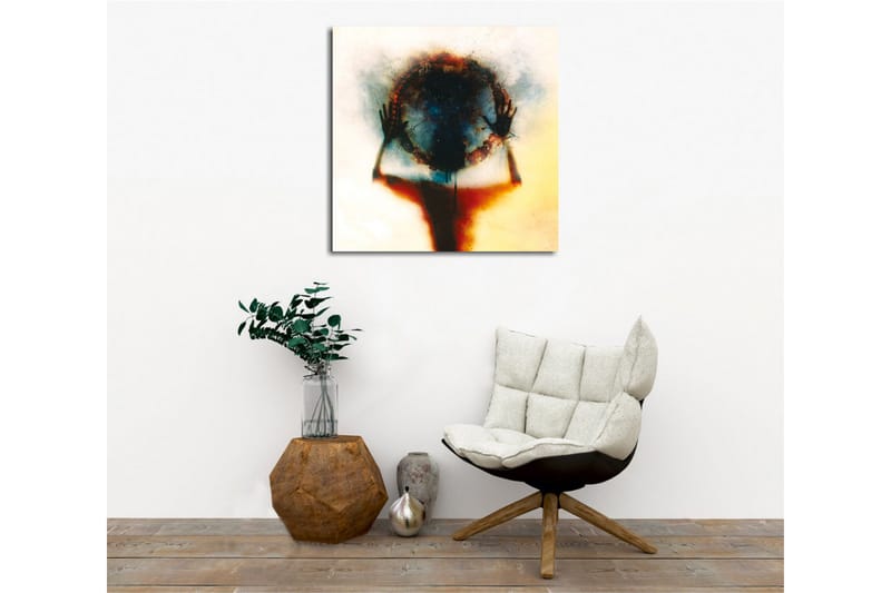 Lærredsbillede - Silhuet af en person, der holder en cirkel af farver og lys - Sort / Blå / Rød - Boligtilbehør - Billeder & kunst - Billeder på lærred