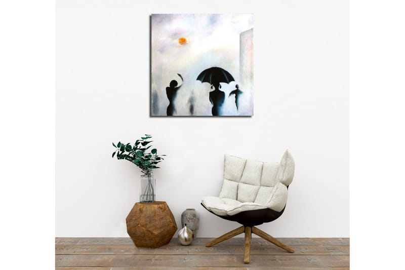 Lærredsbillede - Silhuetter af mennesker med paraplyer i et tåget bymiljø - Sort / Grå / Orange - Boligtilbehør - Billeder & kunst - Billeder på lærred