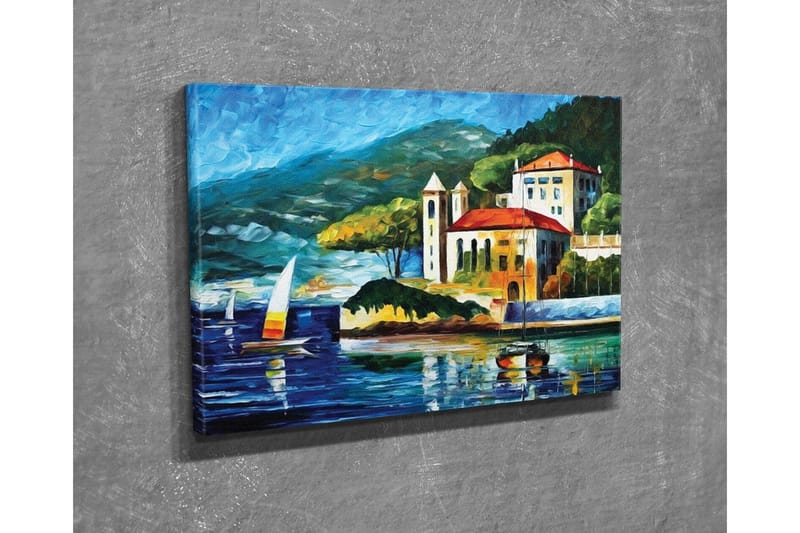 Lærredsbillede - Smukt kystlandskab med sejlbåde og en malerisk bygning ved vandet - Blå / Grøn / Rød - Boligtilbehør - Billeder & kunst - Billeder på lærred
