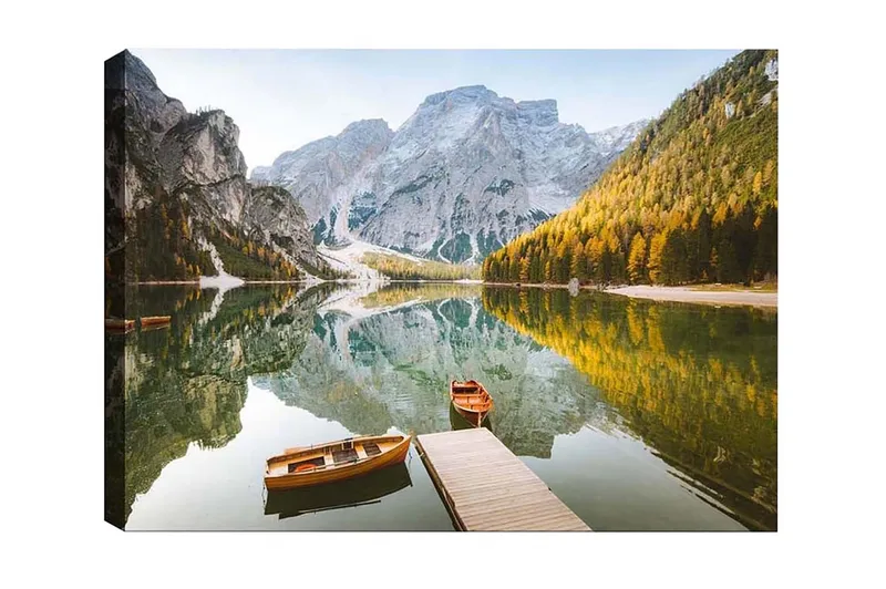 Lærredsbillede - Spejlblank sø med bjerge og efterårsfarvede træer, Grøn / Orange / Blå