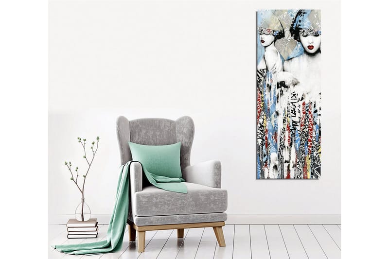 Lærredsbillede - To stiliserede kvinder med deres ansigter delvist skjult af hovedbeklædning og stærke røde læber - Blå / Sort / Rød - Boligtilbehør - Billeder & kunst - Billeder på lærred