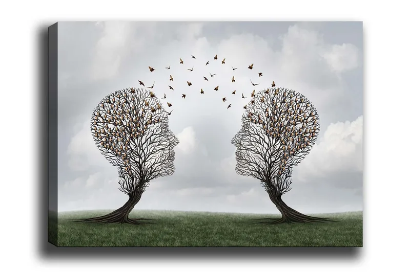 Lærredsbillede - To træer formet som ansigter med sommerfugle der svæver mellem dem, Brun / Grøn / Grå