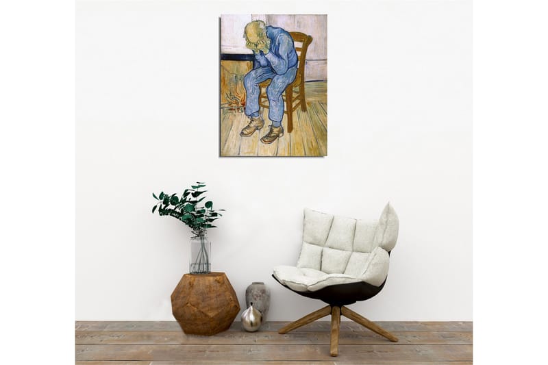 Lærredsbillede - Trist mand sidder på en stol med hovedet i hænderne - Blå / Beige / Brun - Boligtilbehør - Billeder & kunst - Billeder på lærred