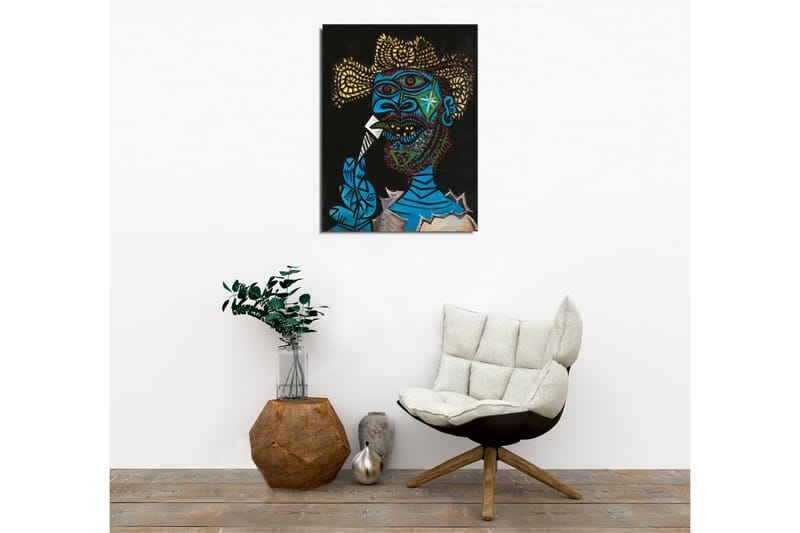 Lærredsbillede - Udtryksfuldt portræt af en mand med farverige detaljer og en dramatisk baggrund - Blå / Sort / Gul - Boligtilbehør - Billeder & kunst - Billeder på lærred