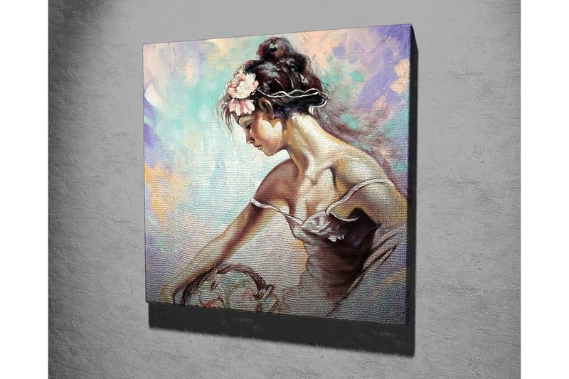 Lærredsbillede - Ung kvinde med blomster i håret lænet over en kurv - Lyseblå / Beige / Pink - Boligtilbehør - Billeder & kunst - Billeder på lærred