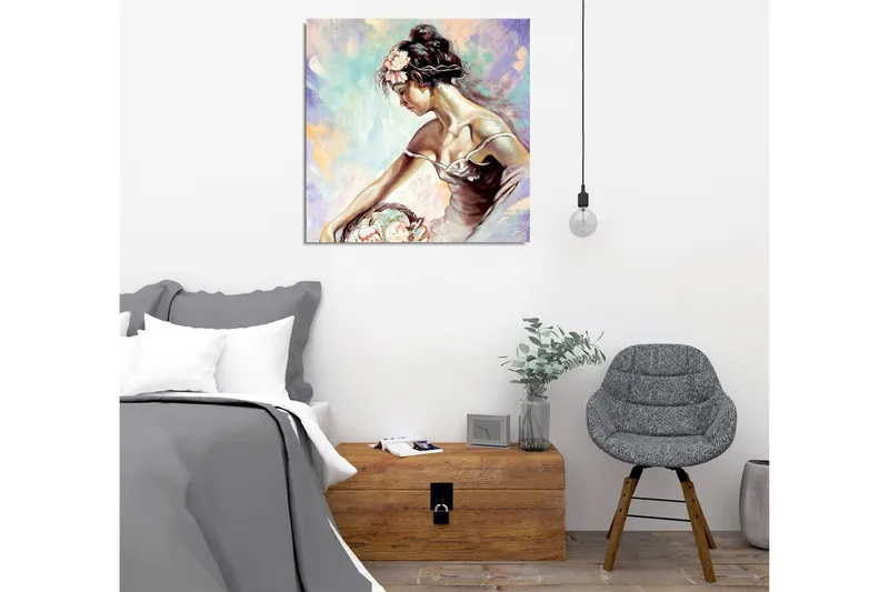 Lærredsbillede - Ung kvinde med blomster i håret lænet over en kurv - Lyseblå / Beige / Pink - Boligtilbehør - Billeder & kunst - Billeder på lærred