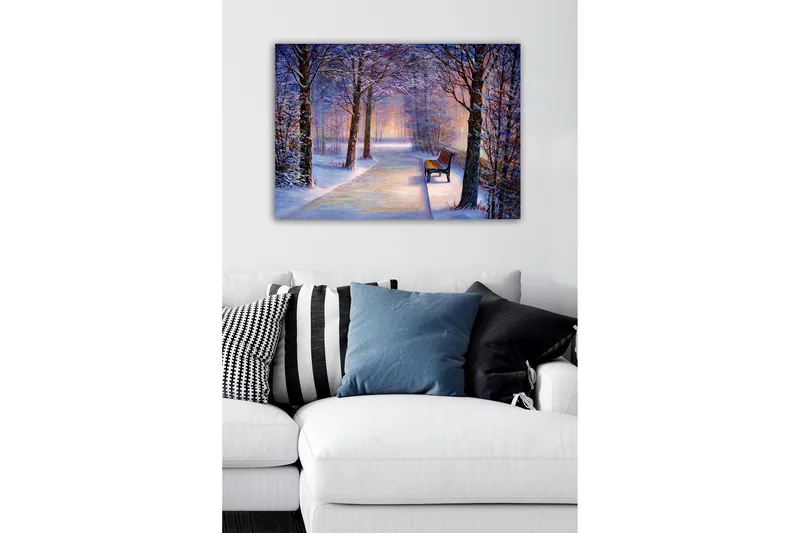 Lærredsbillede - Vinterlandskab med en ensom bænk langs en snedækket vej - Lilla / Hvid / Brun - Boligtilbehør - Billeder & kunst - Billeder på lærred